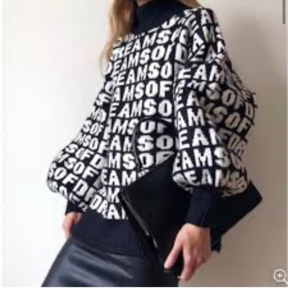 H&M DREAMS Women's Pullover Size Medium All Over Print Super Chunky Sweater